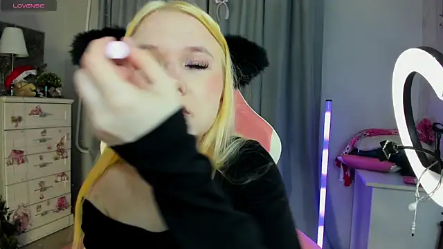 VivieSunn online show from February 9, 3:42 am