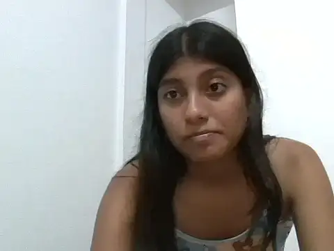 YeseniaRodriguez3 online show from February 3, 2:53 am