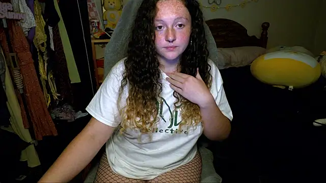 sugasunny04 online show from July 1, 8:19 pm