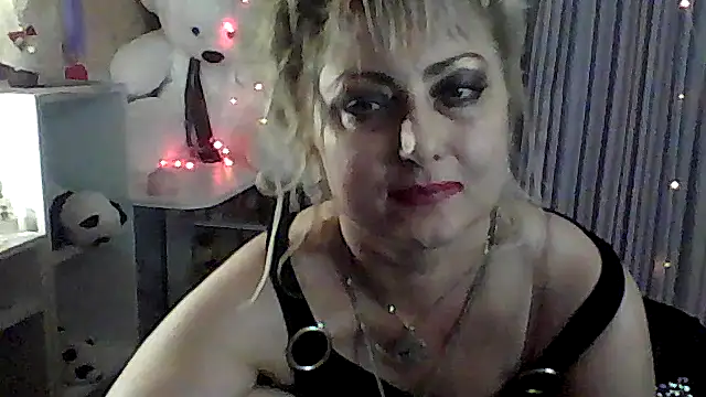xHot Amazonq online show from July 30, 11:27 pm