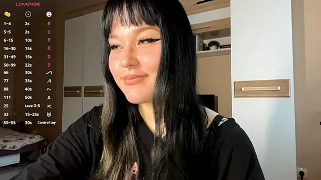 LaurenOveson online show from November 26, 11:11 am