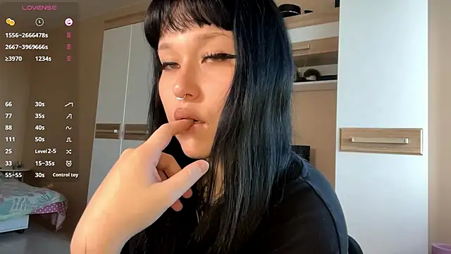 LaurenOveson online show from November 11, 8:22 am