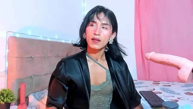 nahomi28  online show from December 14, 8:03 pm