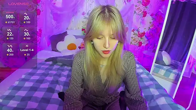 KissChristie   online show from November 12, 7:56 pm