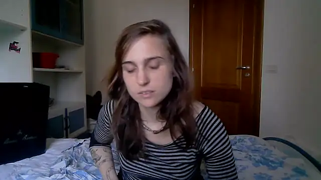 SinnEmily online show from March 8, 4:00 pm