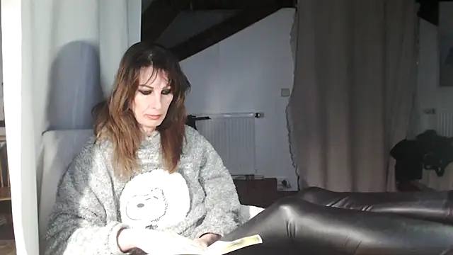 MissDyannis online show from March 23, 7:09 pm