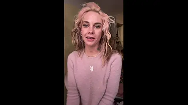 roxiebaby online show from October 27, 1:56 am