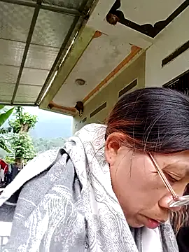 bella-la online show from November 22, 6:49 am