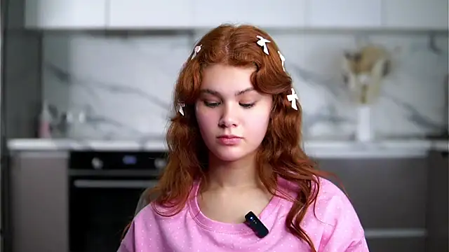 YettaCalabria online show from November 18, 12:50 pm