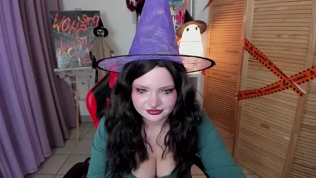 babyyullii online show from October 28, 2:56 pm