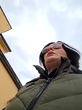 Piediniecollant online show from March 18, 11:26 am