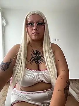 pinkbaddie777 online show from June 15, 4:29 pm