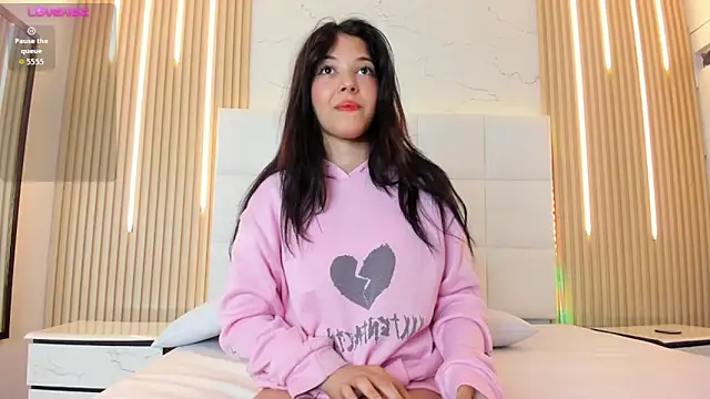 noah becker  online show from November 3, 8:24 pm