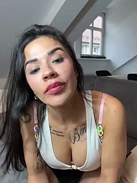 NadyGlame online show from November 20, 9:10 am