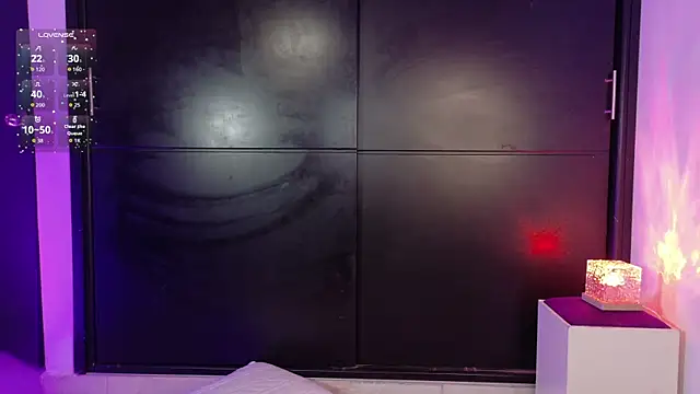 emilyy1  online show from December 16, 8:58 pm