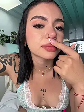 VioletEvanzz online show from November 24, 1:35 pm
