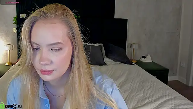 Melanie Ryer online show from November 21, 1:29 am