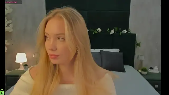 Melanie Ryer online show from November 26, 2:01 am