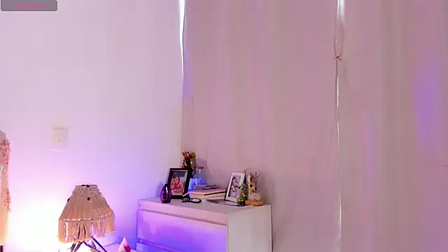 Manelyk  moon online show from November 27, 7:39 pm