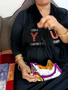 Sizzling Shreya online show from October 29, 4:42 pm