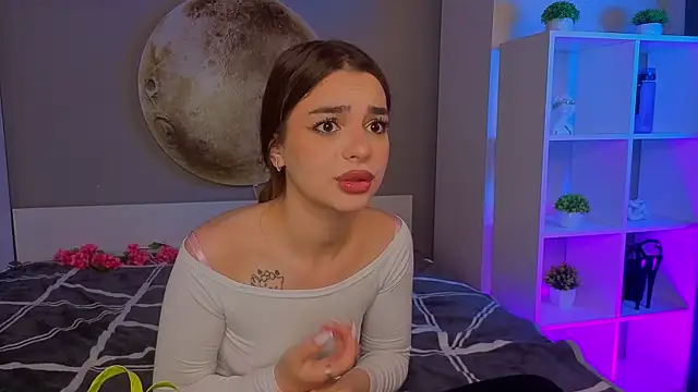 LauraHansil online show from March 23, 7:09 pm