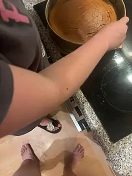 Teeny-Slut18 online show from July 16, 8:02 pm