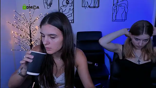 lisa dark  online show from August 6, 10:22 am