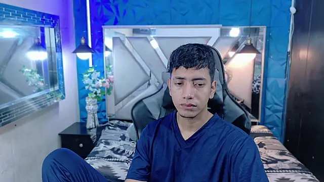 darwinandbrayann online show from December 4, 3:42 am