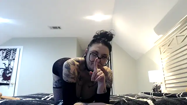 Holyplastic online show from November 9, 9:44 pm