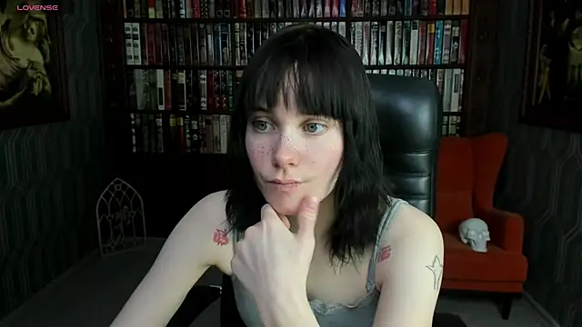 DoseOfDaisy online show from December 20, 1:37 pm