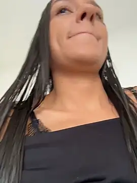 Brunettecollins05 online show from December 4, 8:31 pm