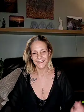 LittleSexyT online show from November 10, 10:38 pm