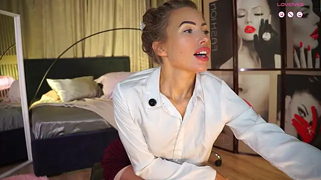 Nikki  Amour online show from November 11, 2:03 pm