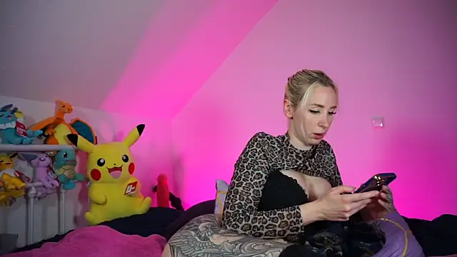 StellaCinderella online show from October 22, 1:27 pm