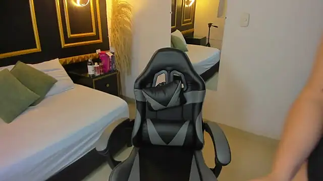 shanel smithh online show from February 4, 12:41 pm