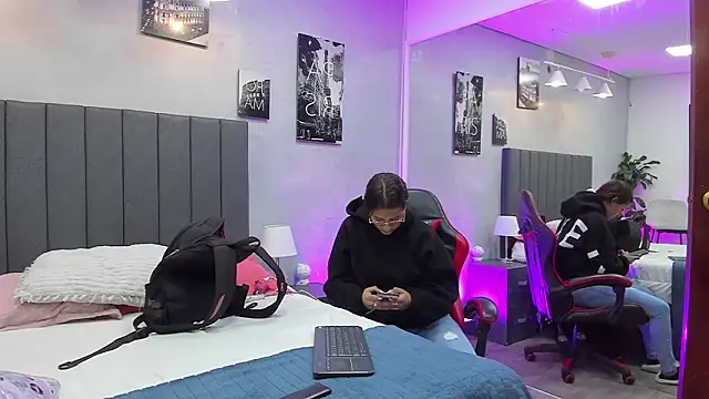 kendra london online show from February 4, 11:35 am