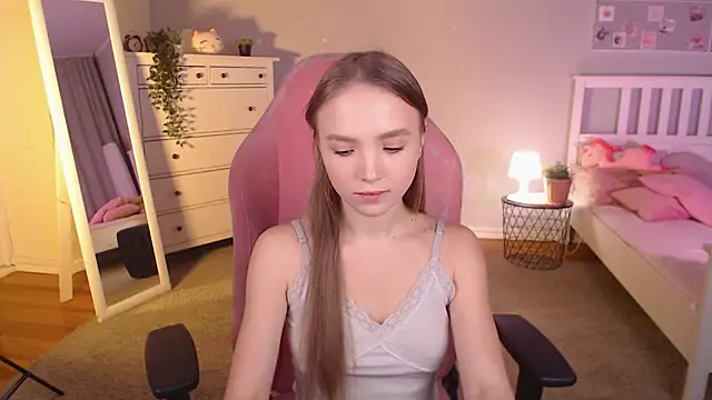 Adria Arjona online show from November 8, 9:03 am