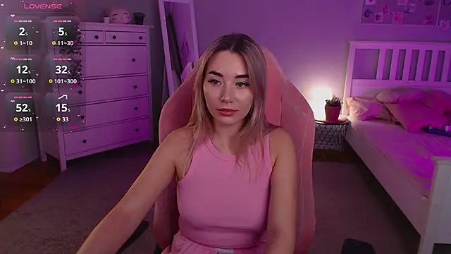 Rosie Mac online show from November 4, 2:05 am