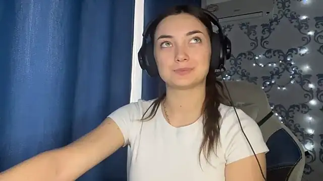 TwotyBright online show from December 18, 10:09 am