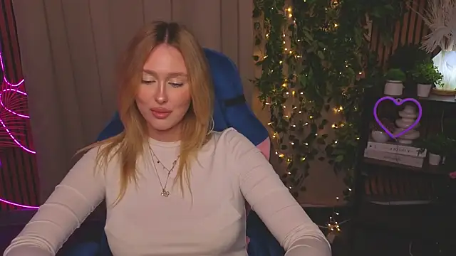 VickieHubbard online show from December 18, 10:31 am