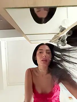 VickyM99 online show from December 19, 8:06 am