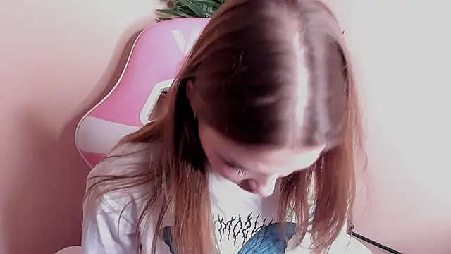 JunieTrippett online show from November 5, 9:36 am