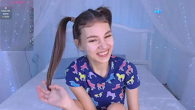 Little  Lunaa online show from April 11, 9:57 am