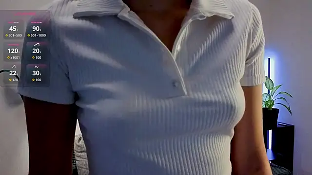 violetwluv online show from December 18, 8:19 am