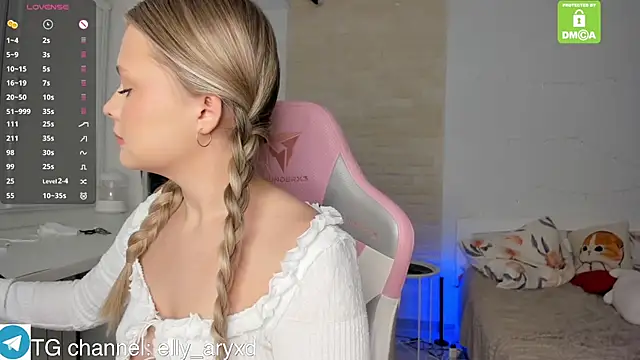 elly aryxd online show from December 2, 5:15 pm