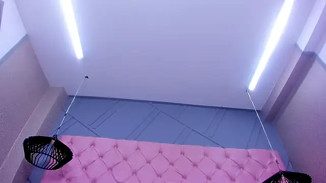 Mia Horney online show from December 18, 1:16 pm