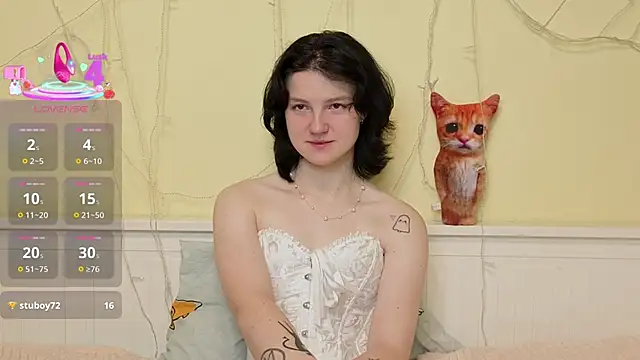 LatinaHuguenin online show from November 25, 7:32 am