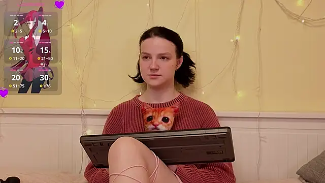 LatinaHuguenin online show from December 5, 7:19 am