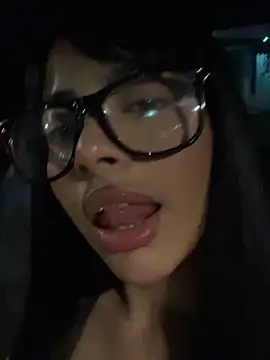 zevellez online show from November 8, 2:16 am