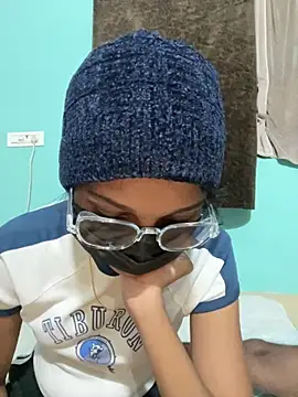 leenaboyxh online show from November 12, 6:39 pm